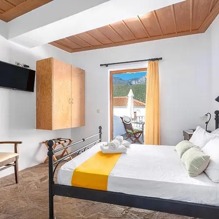 Hotel Paraliako Kyparissi 3*