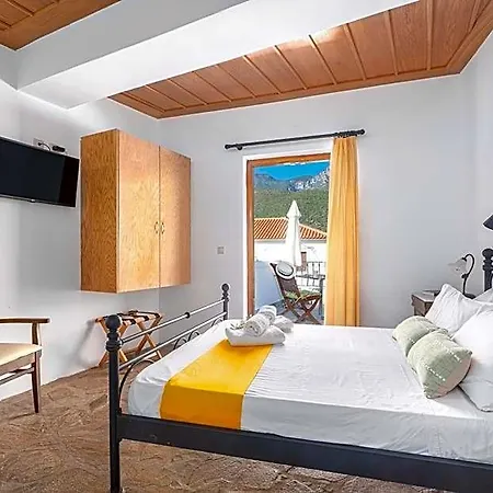 Hotel Paraliako Kyparissi 3*