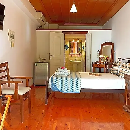 Hotel Paraliako Kyparissi