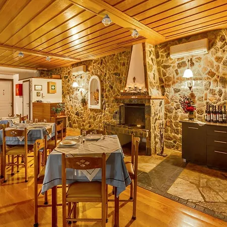 Hotel Paraliako Kyparissi 3*