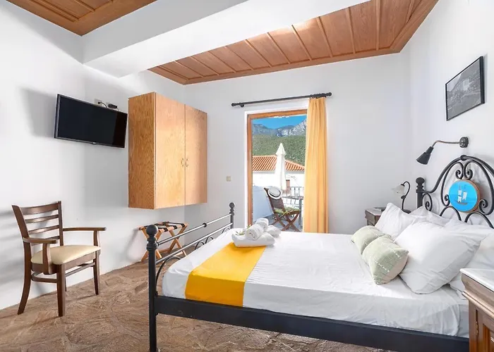 Hotel Paraliako Kyparissi 3*