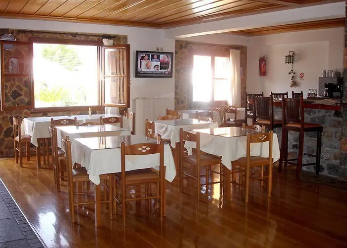 Hotell Paraliako Kyparissi 3*