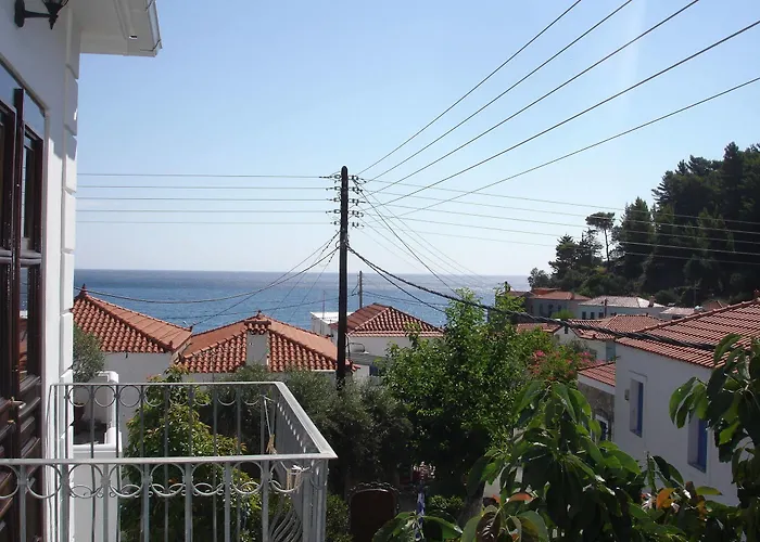 Hotell Paraliako Kyparissi