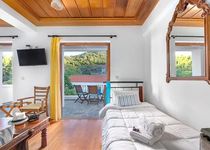 Hotell Paraliako Kyparissi