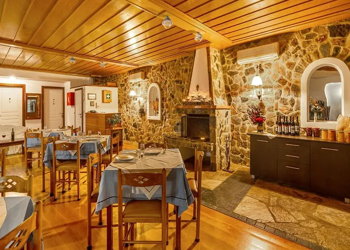 Hotell Paraliako Kyparissi 3*